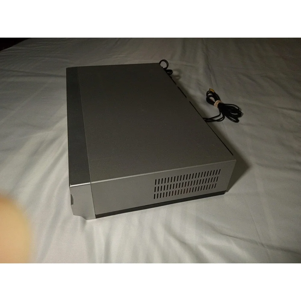 Samsung DVD-V4600 DVD VHS VCR Combo 4 Head Hi-Fi Silver No Remote AV RCA Cable